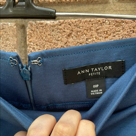 Ann Taylor Blue A-Line Knee-Length Skirt for Work Size 00P - Picture 2 of 6